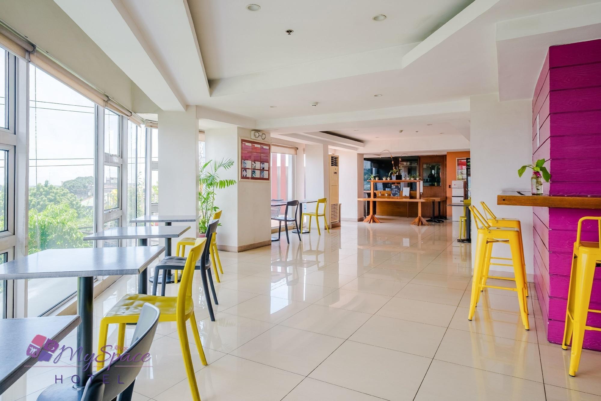 Myspace Hotel @Bgc Pasig City Exterior foto